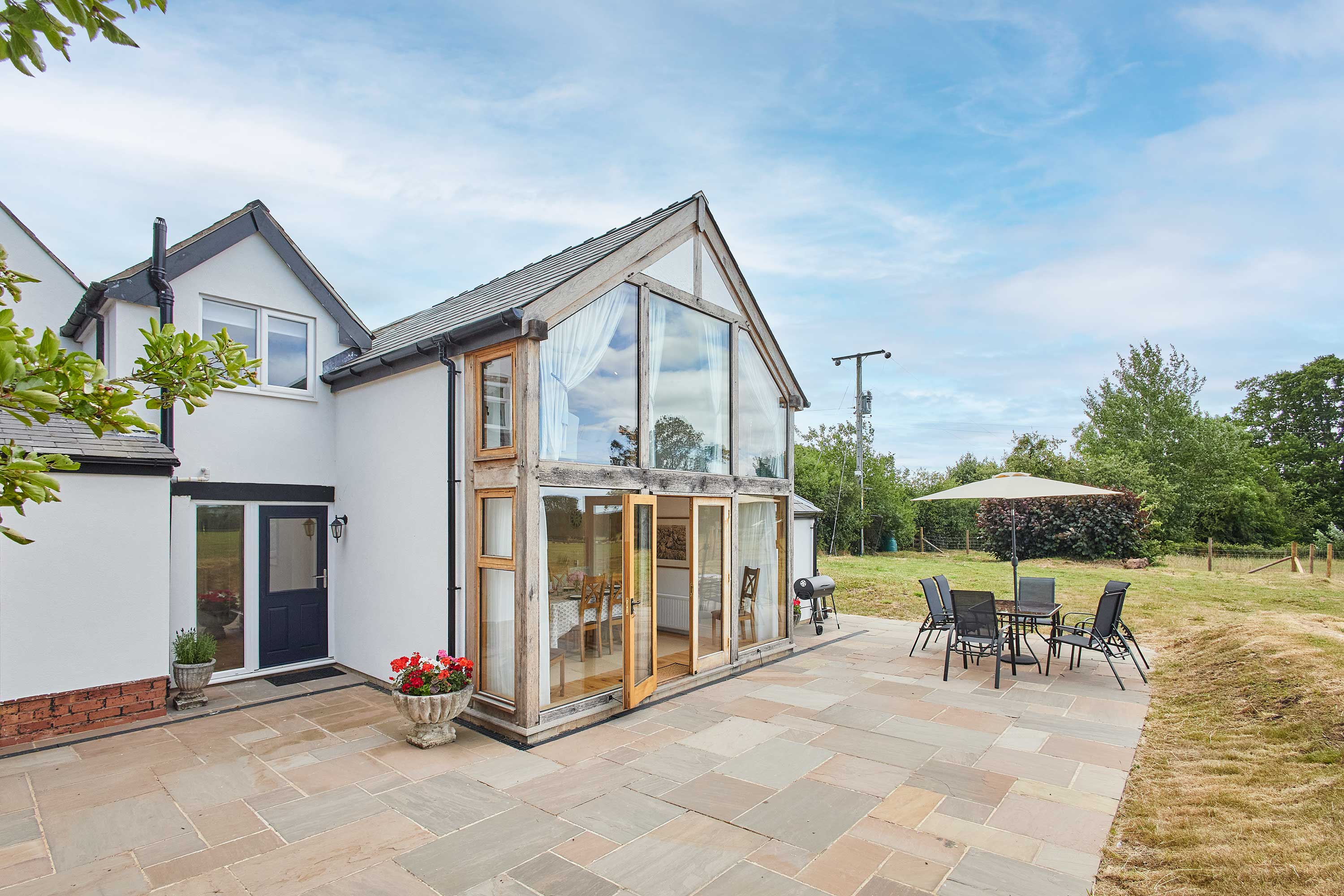 Merrow Cottage, Moorend Cross - Host & Stay