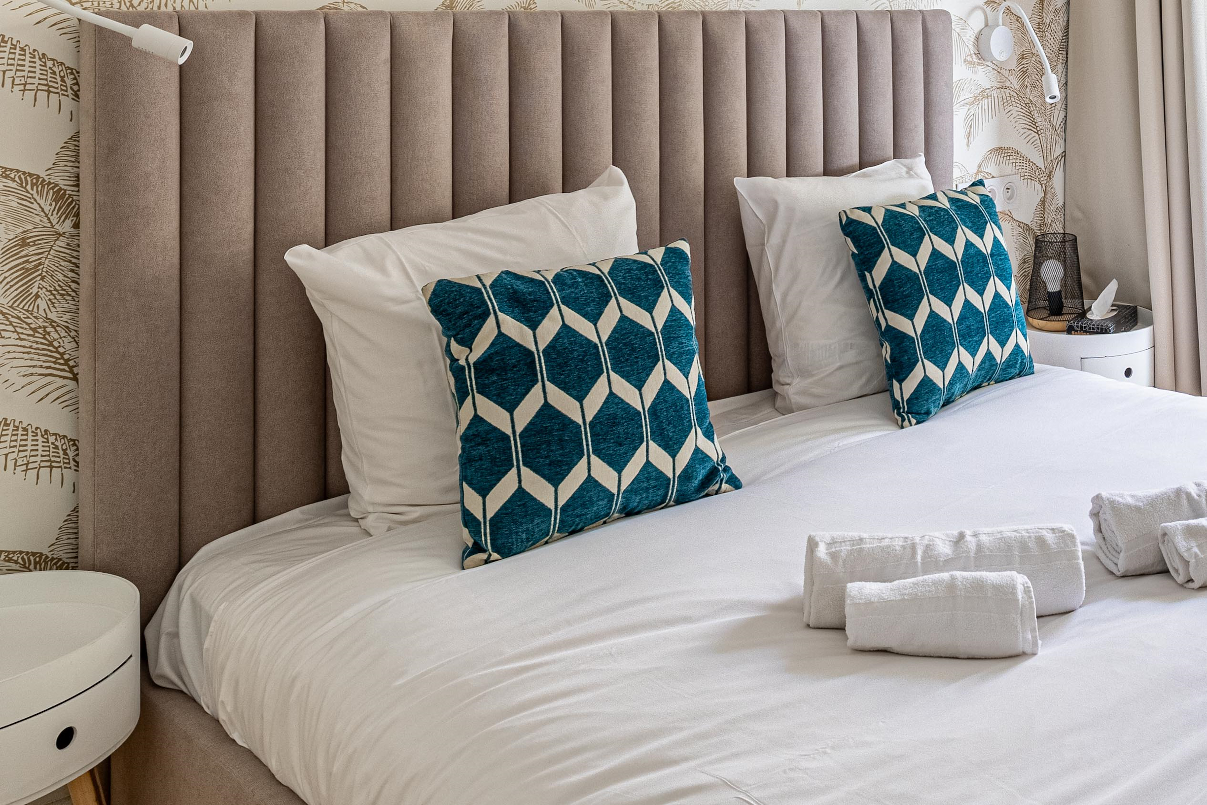 Le Fleuri avec terrasse à côté du Martinez