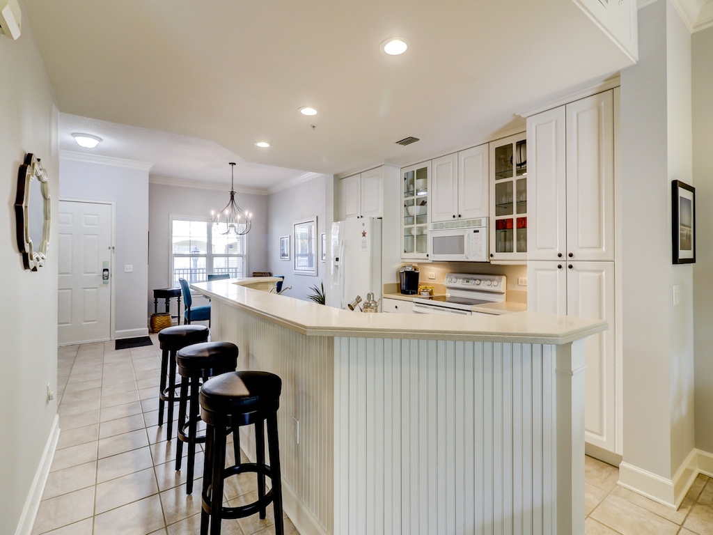 Kitchen with Breakfast Bar at 205 North Shore Place