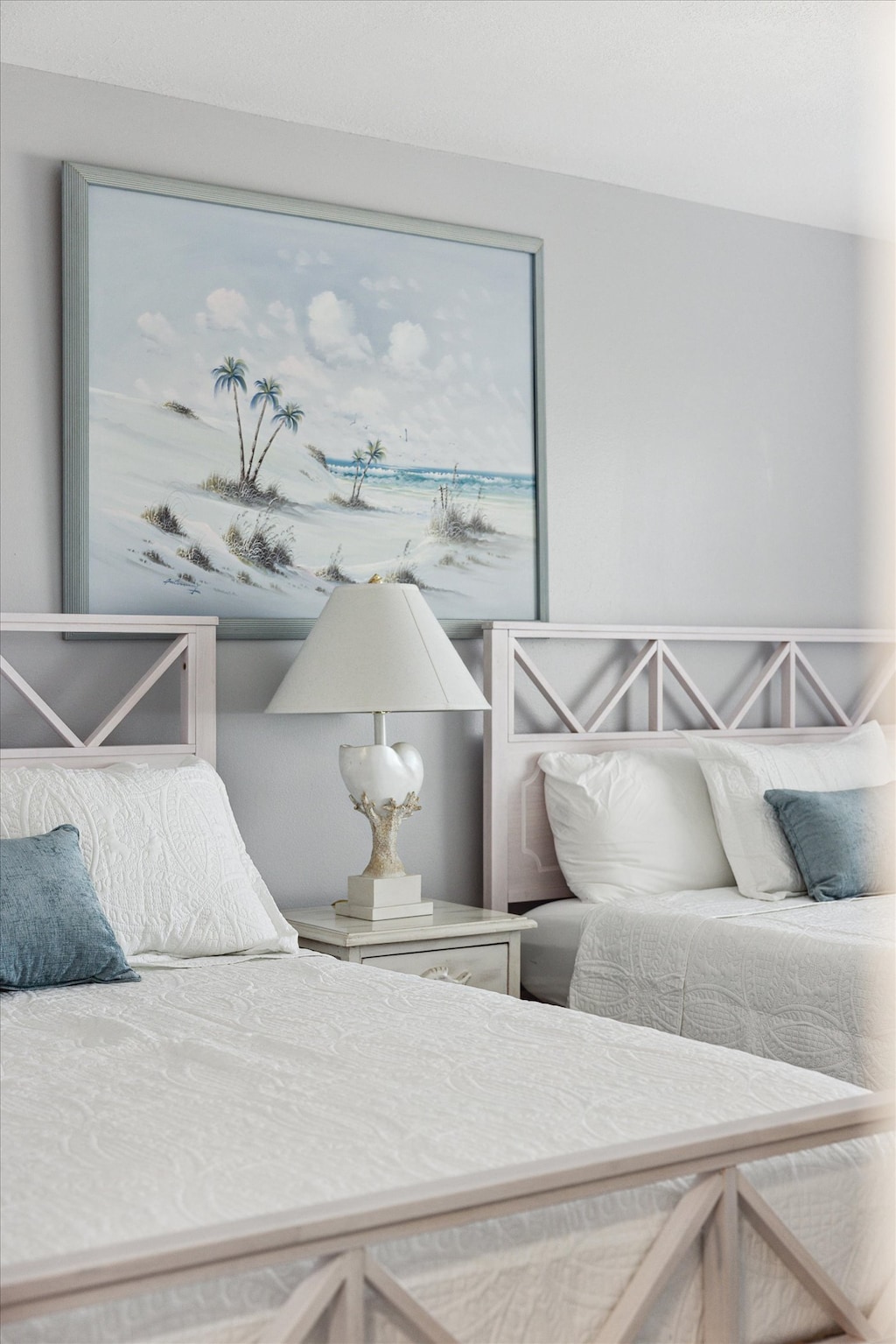 Soft blue tones & fresh linens