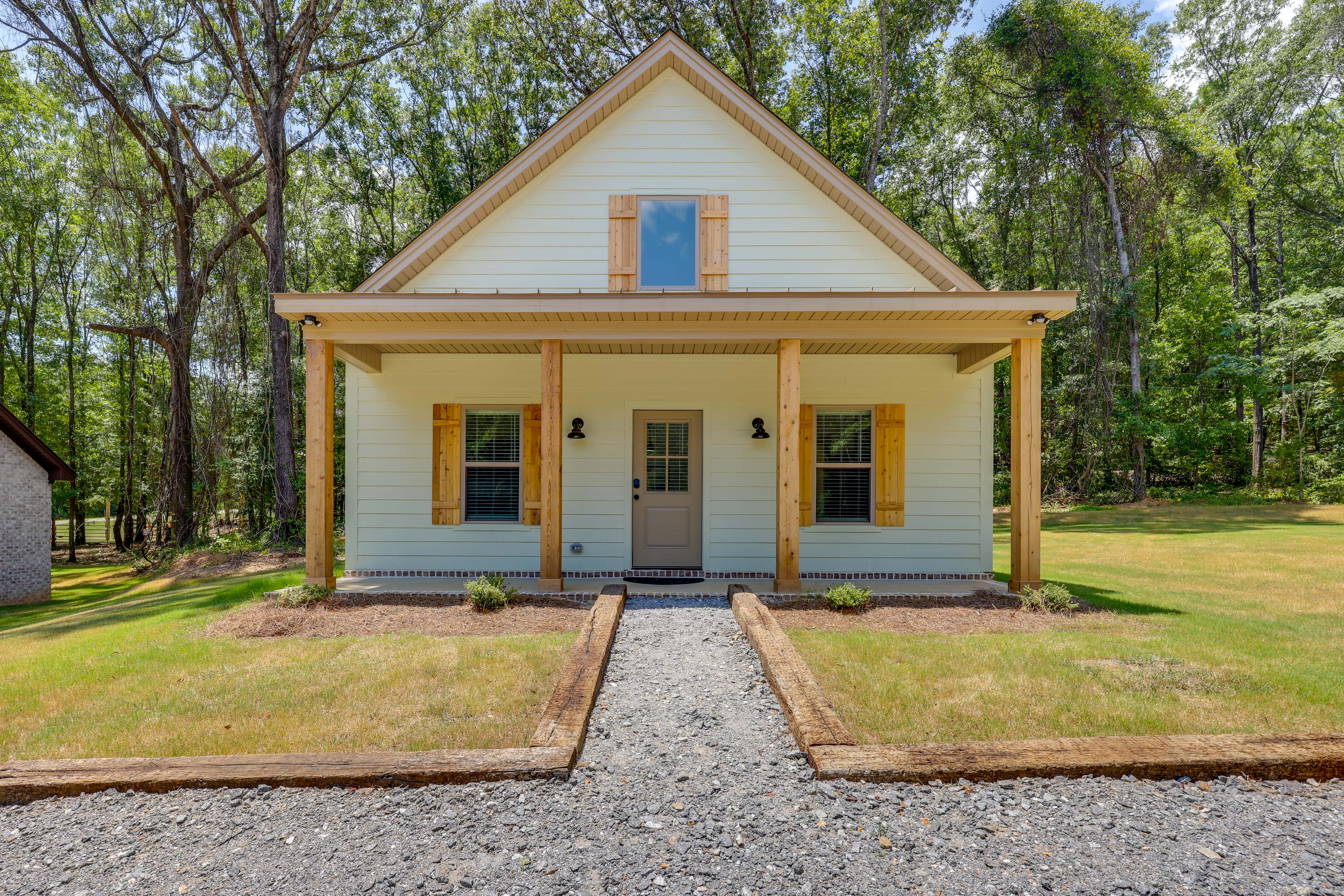 Walk to Sports Complex: Home in Millbrook!