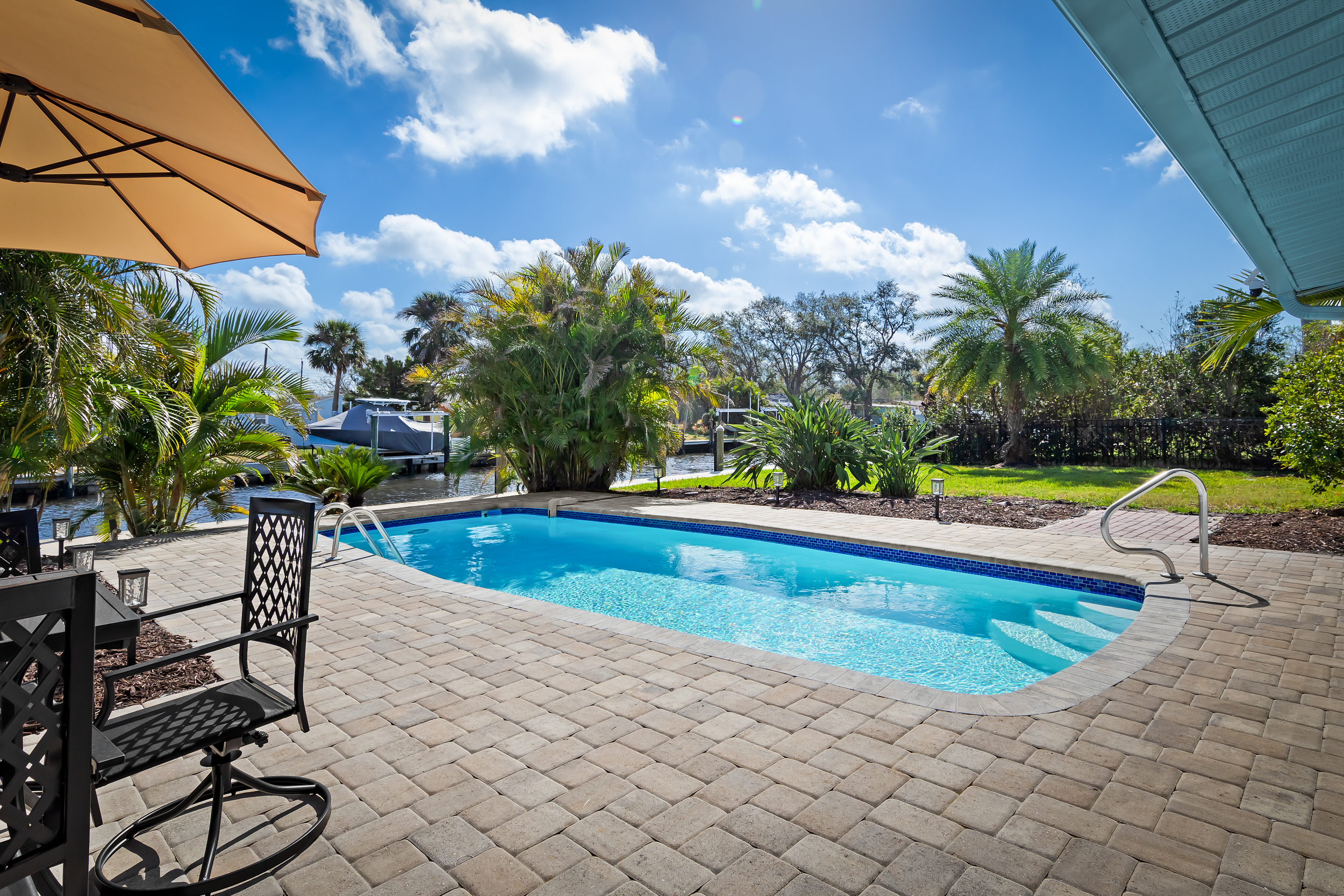 River House Retreat - AMI Locals