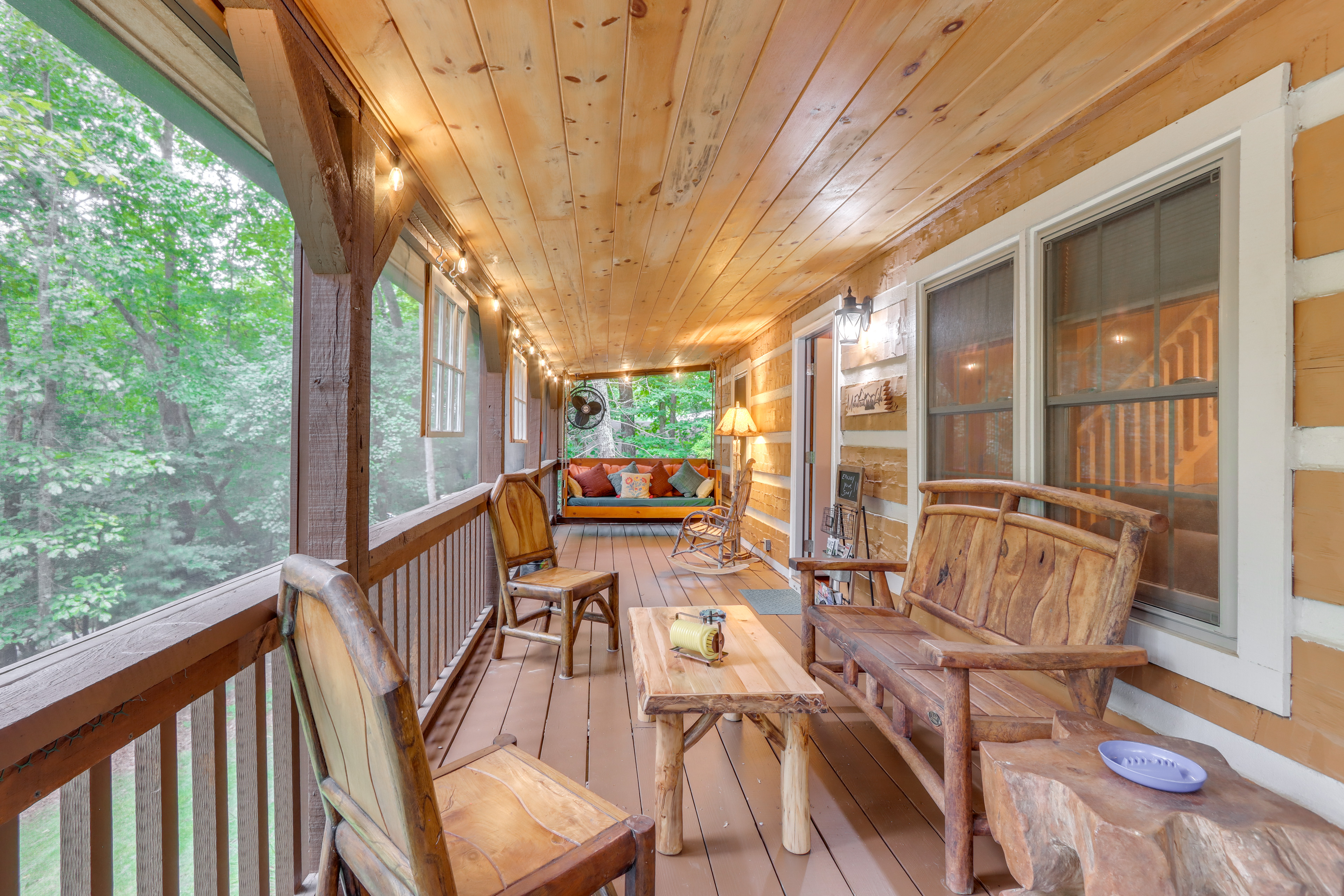 Near Hiking Trails: Hot Tub Haven in Ellijay!