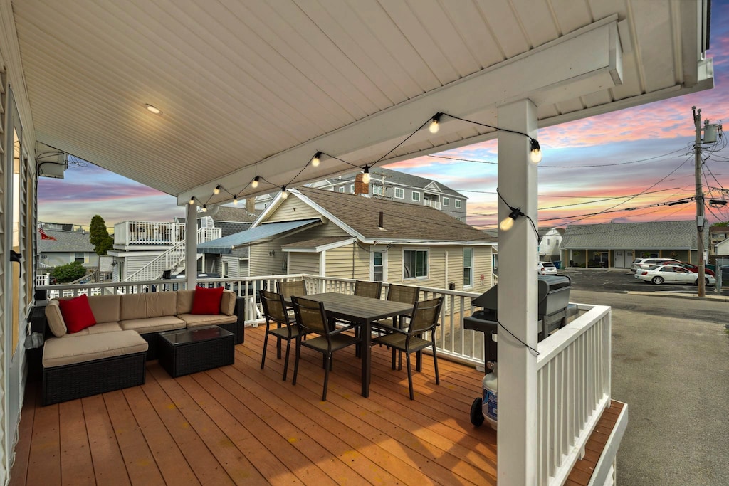 Spacious deck with 6-person dining table, outdoor sectional, and grill!