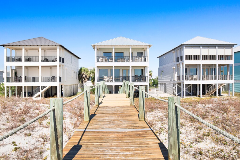 Beach Nut offers 4 bedrooms and 4.5 bathrooms