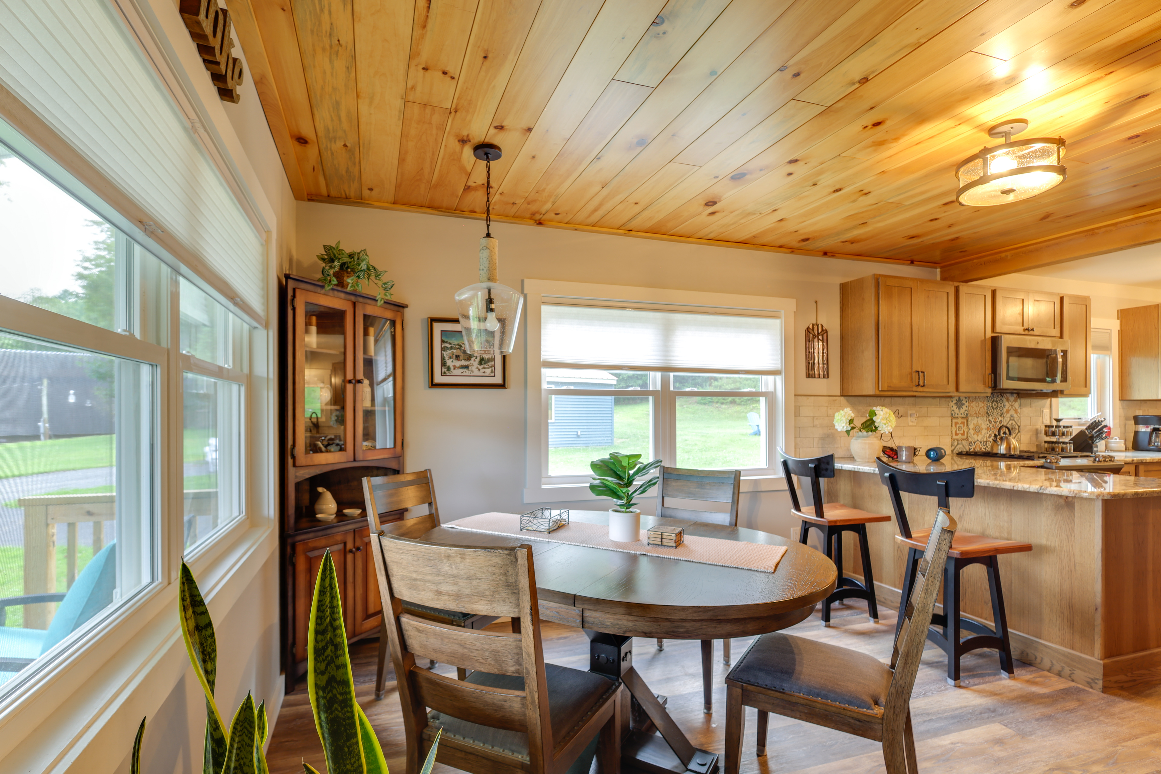 Game Room, Patio & Stunning Views: Lakefront Home!