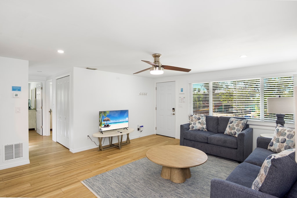 Enjoy seashell blue vibes.