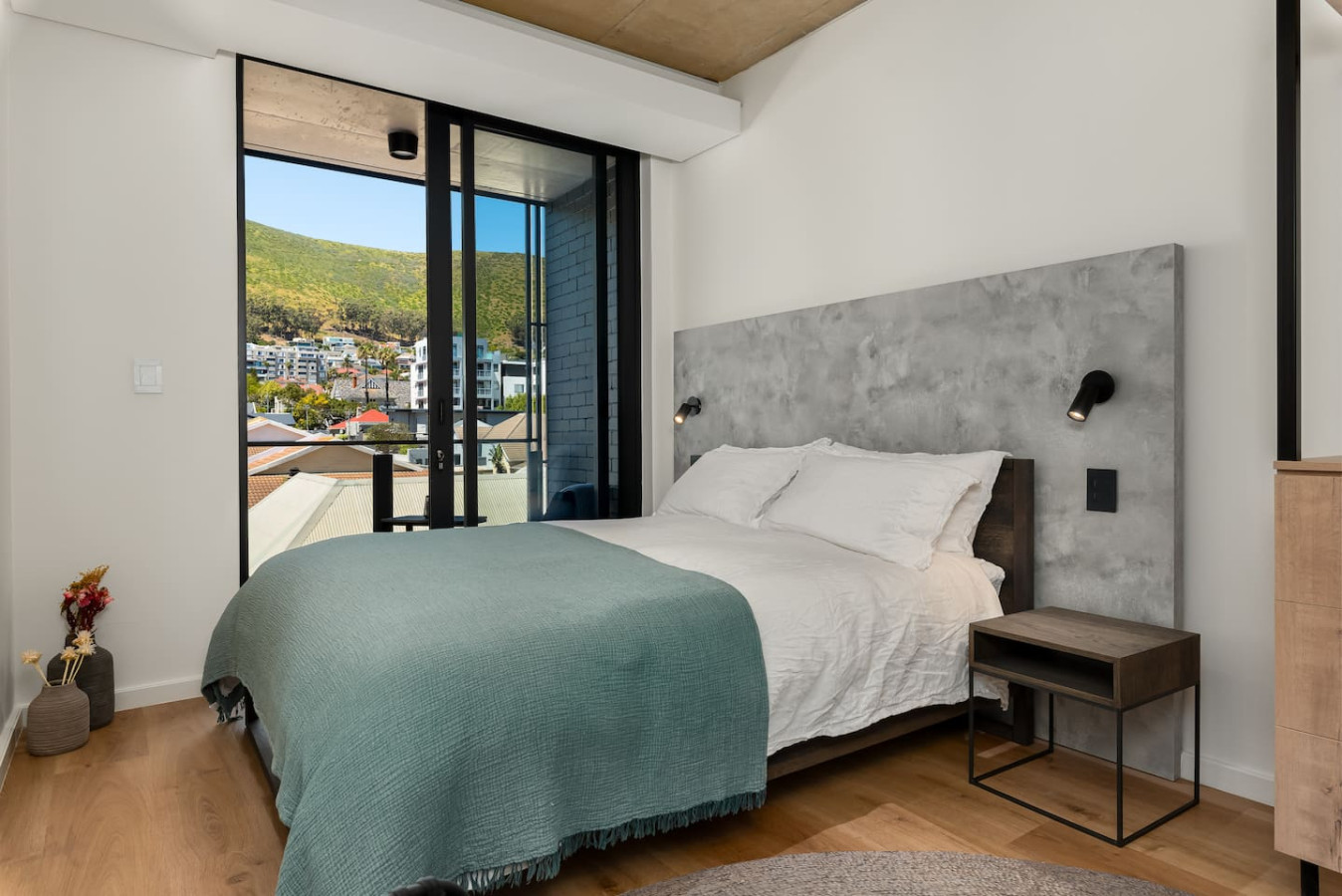 Central Gem | Roof Top Pool, Gym & No LoadShedding