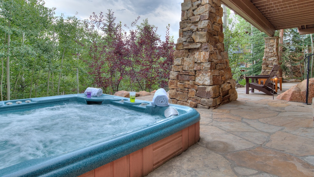 Hot Tub, Lower Level