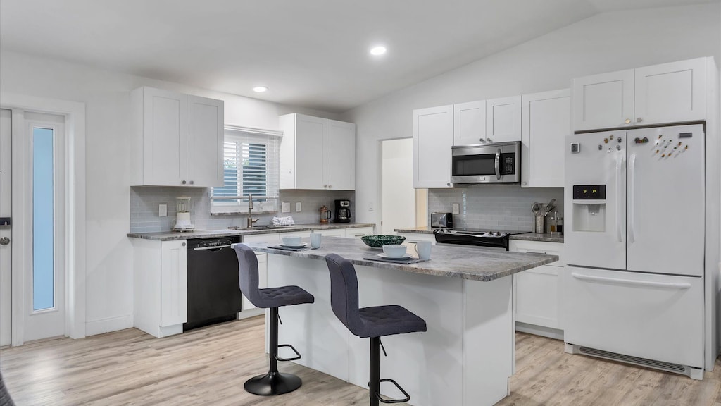 Beautiful, fully-equipped kitchen