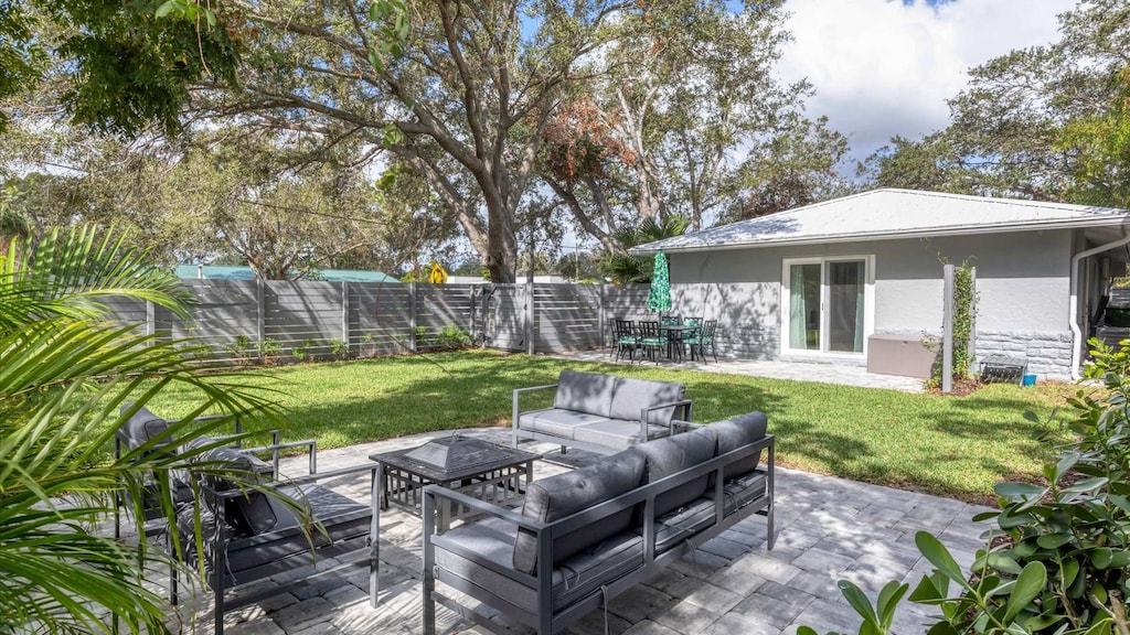 Quaint, peaceful, pet-friendly Sarasota home with private, fully-fenced backyard. Just minutes from downtown Sarasota and gulf beaches