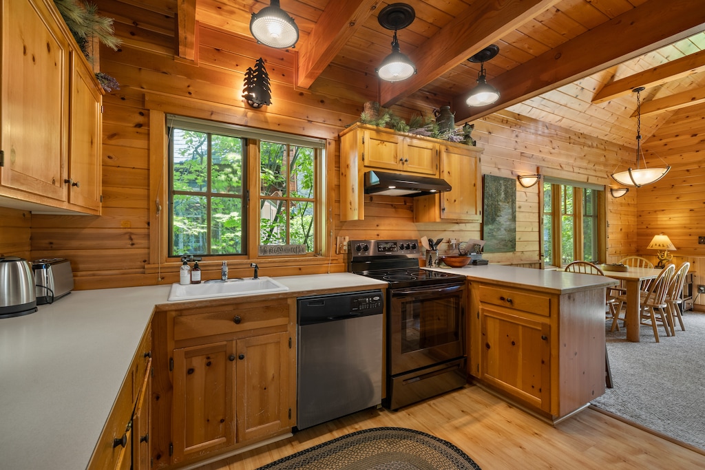 053-5837_230605_JILLROSELL CABIN 4