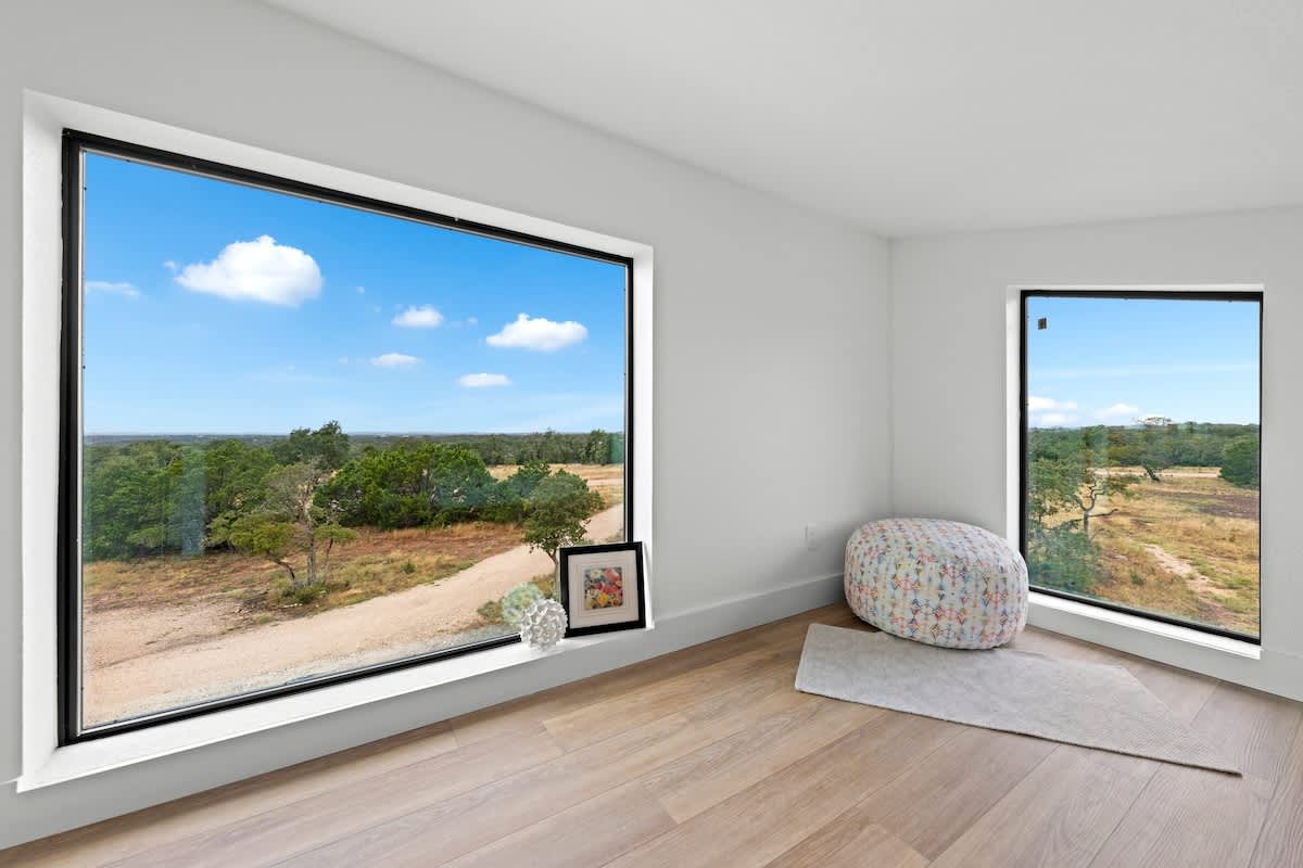 Hill Country Escape w/Views, Hot-Tub+Pet Friendly!