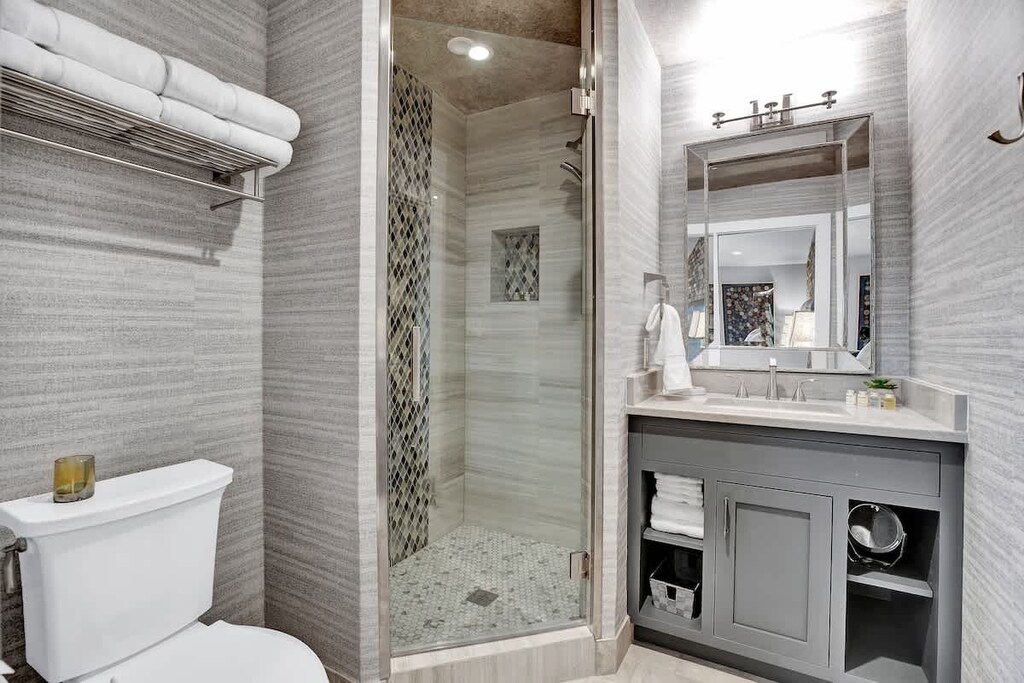 Guest Bathroom 2