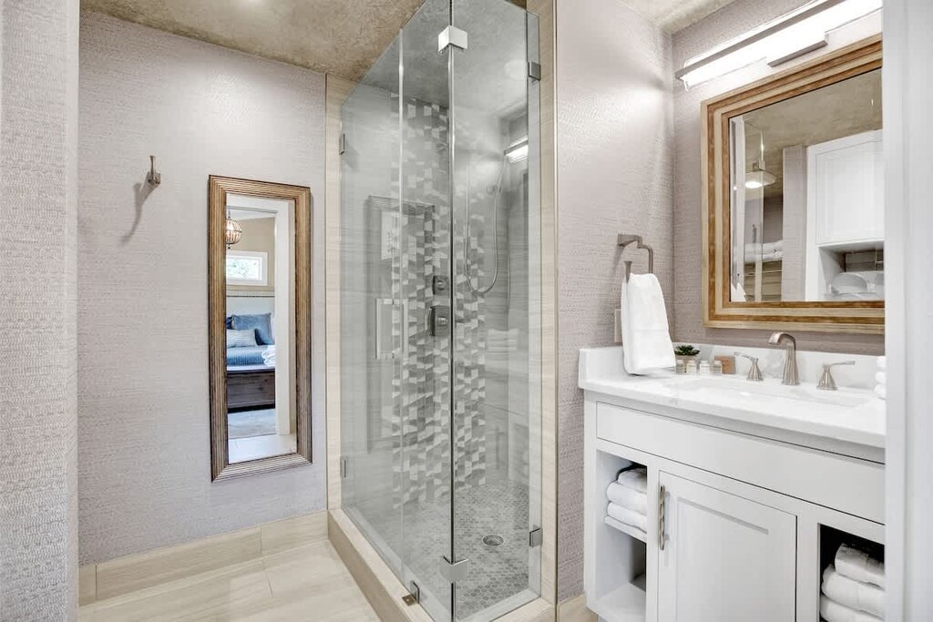 Guest Bathroom 3
