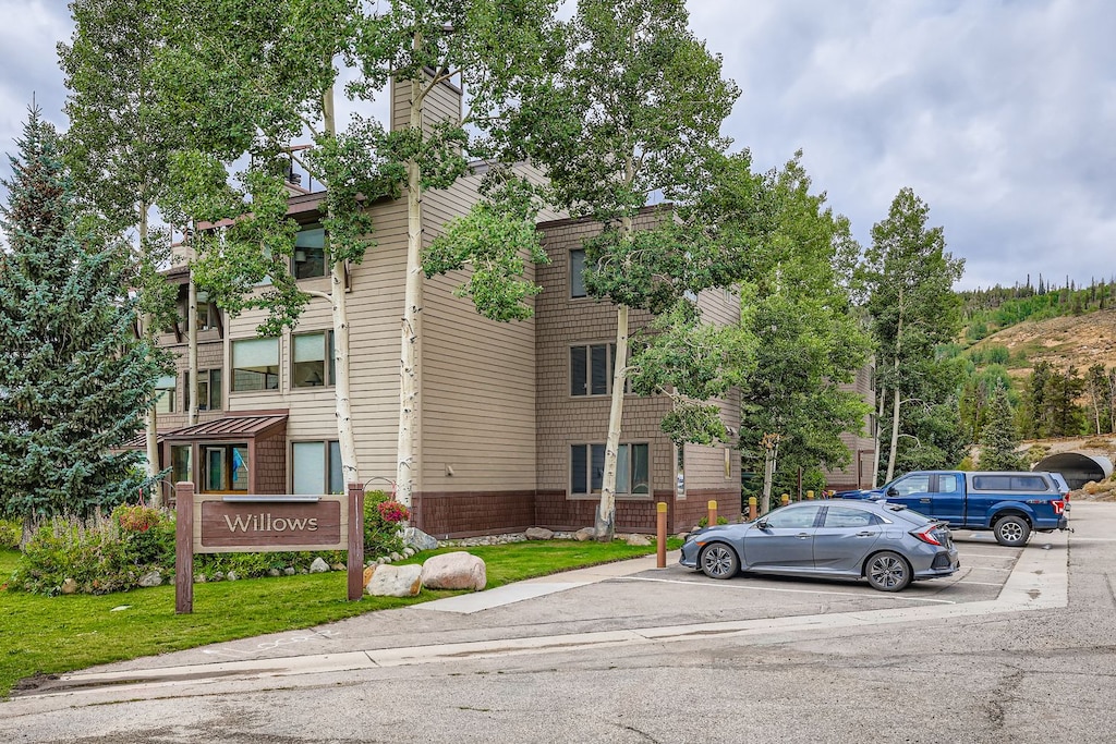 22280 US HWY 6 - Web Quality - 002 - 03 Exterior Front