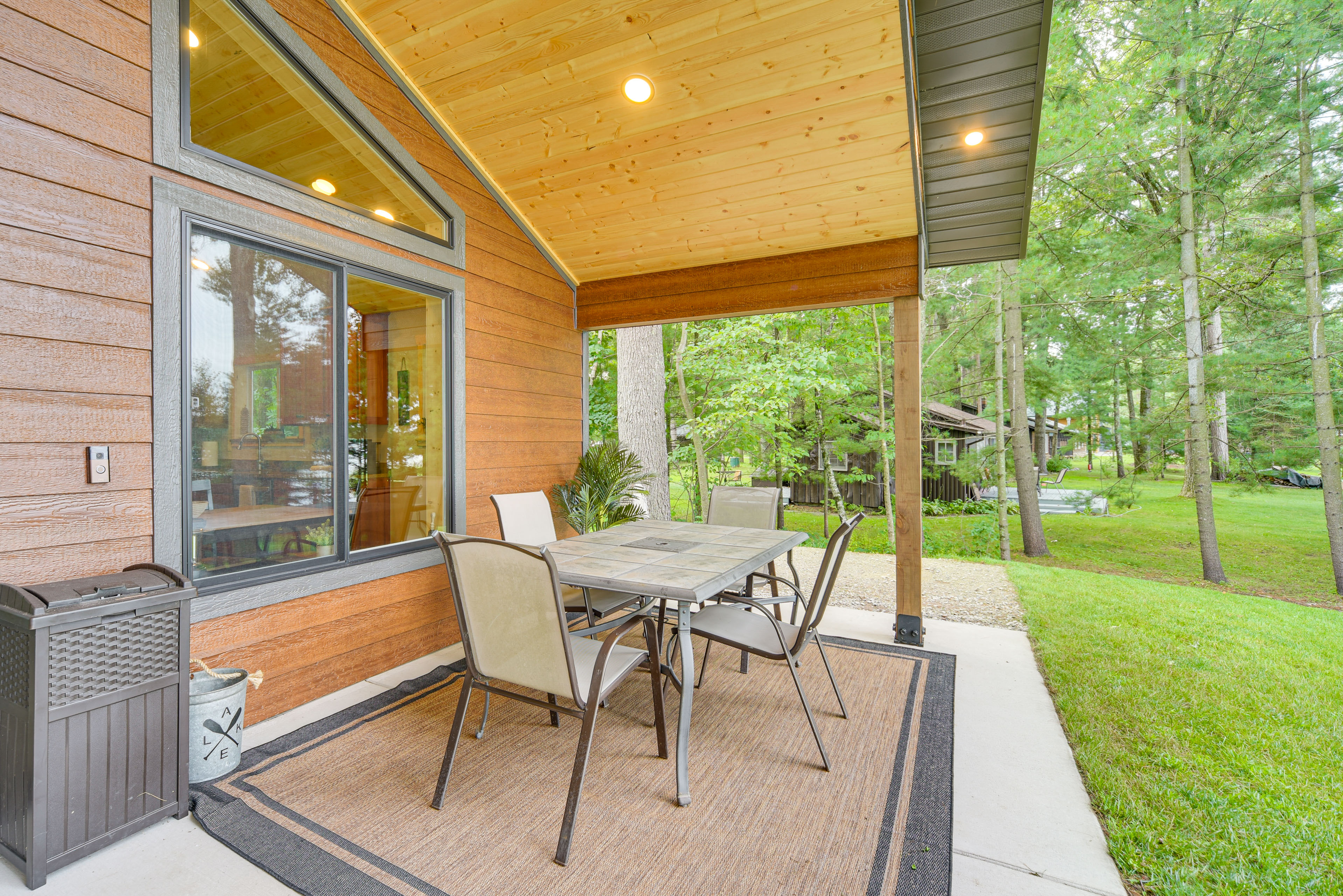 Boat Dock, BBQ & Fireside Fun: Clam Lake Cabin