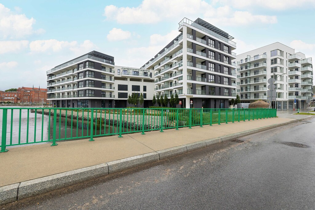 Enjoy easy access to the city's attractions from this well-located building.