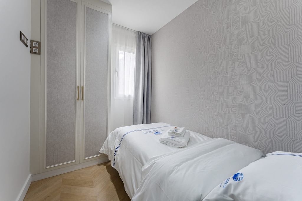 Cozy Second Bedroom – Single Bedding and Built-In Wardrobe for Restful Comfort