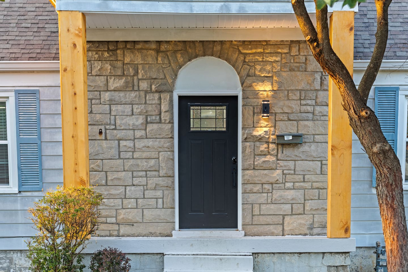 The Little Lou | 10 mins to Airport | Sleeps 15