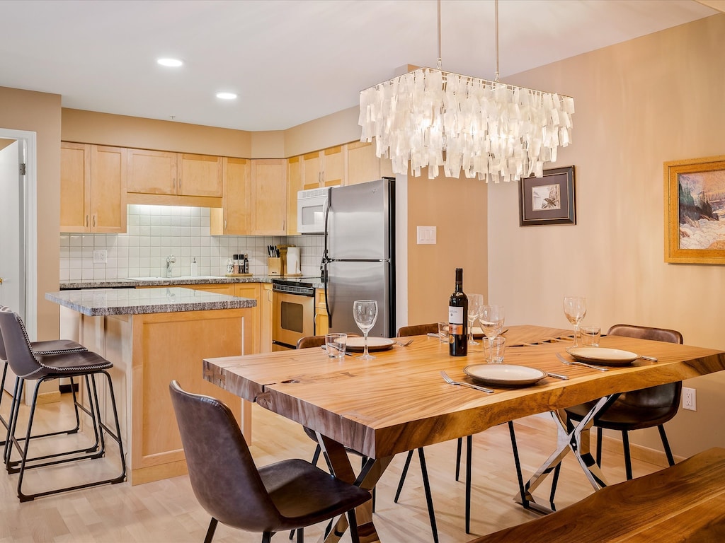 Dining Room/Kitchen - Fully stocked kitchen perfect for entertaining