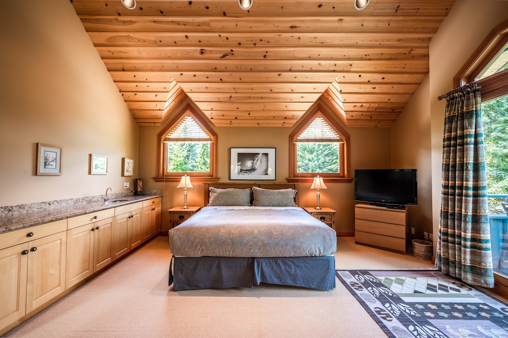 Bedroom 2 - King bed, vaulted ceilings, TV with cable and Roku streaming