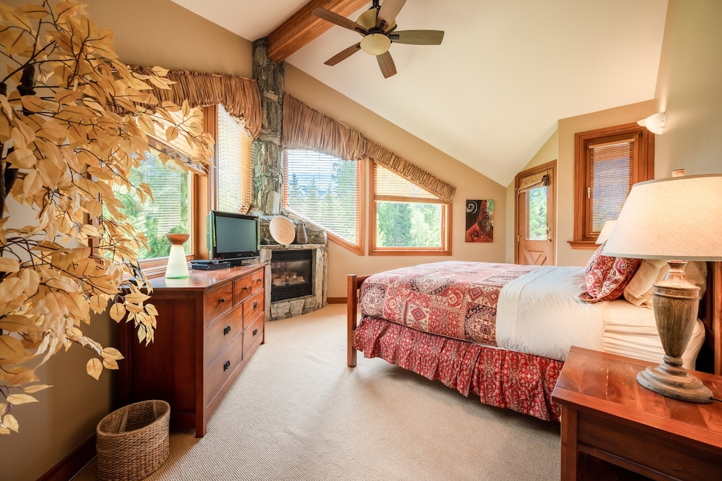 Primary Bedroom - King bed, plenty of storage room, fireplace, TV with cable and streaming