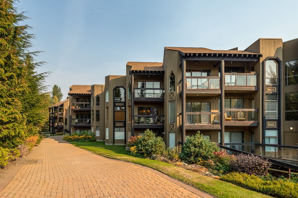 Ironwood Complex- Nestled in Blueberry Hill Estates within a five minute drive to Whistler Village