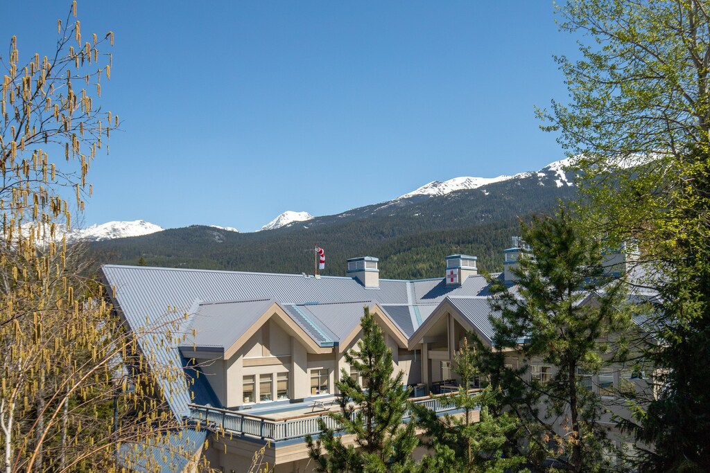 Stunning mountain views of Wedge Mount and Blackcomb mountain