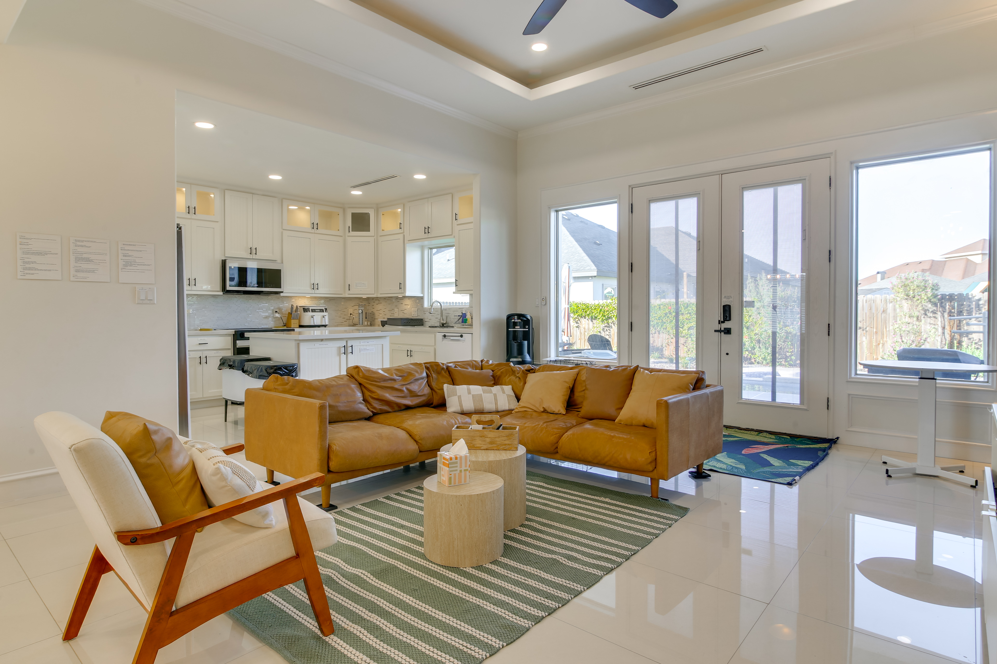 Pool & Gym! Holiday Family Retreat in Brownsville