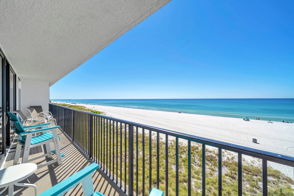 Seachase E301 balcony