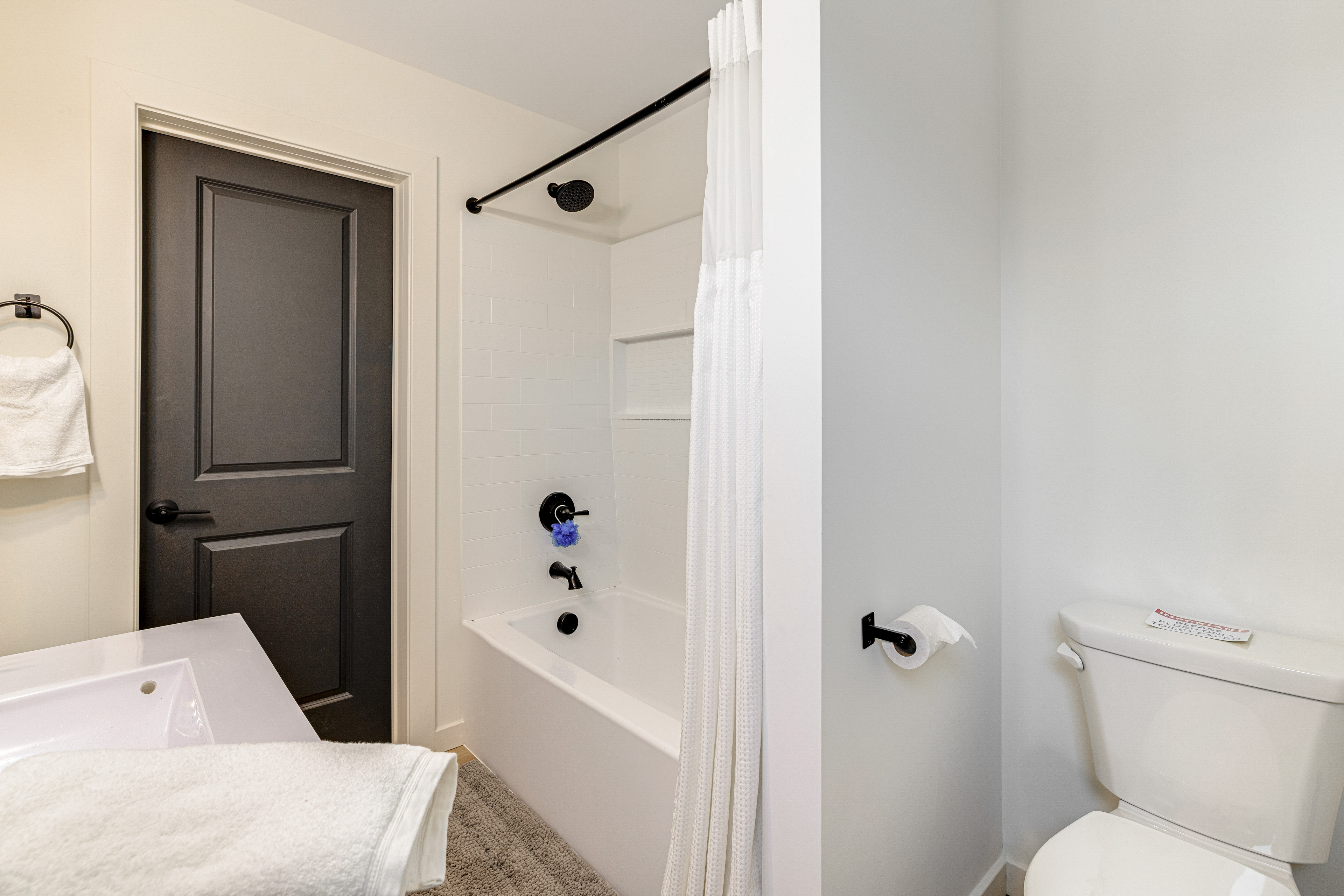 Lake Ontario Hideaway - Nature & Stillness Await!