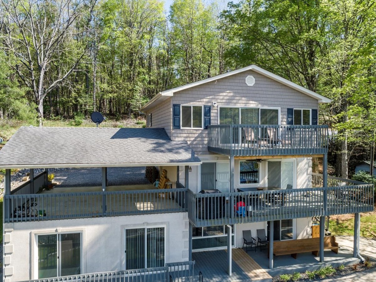 Spacious Waterfront Home on Claytor Lake