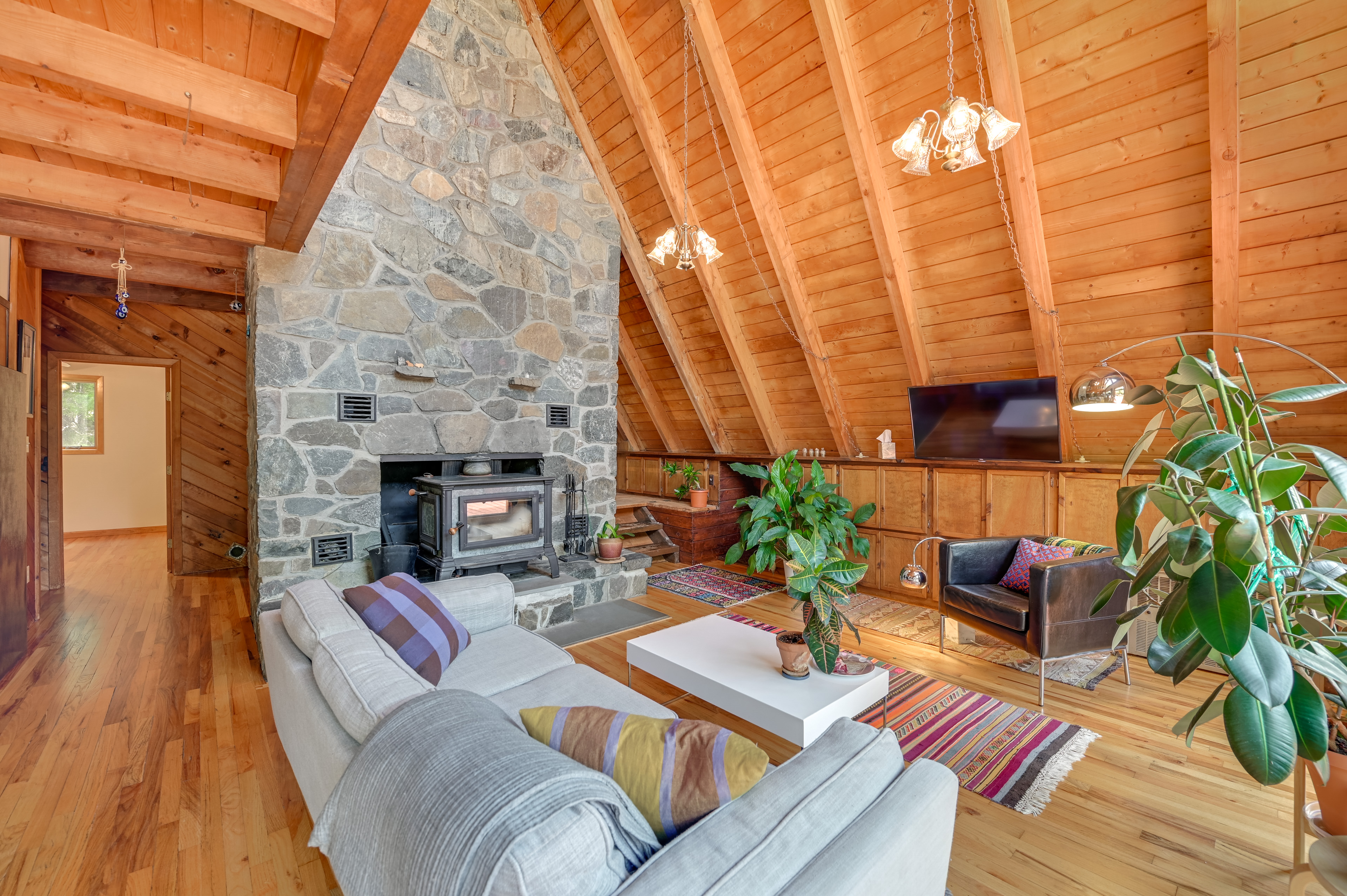 A-Frame Retreat: Next to Grafton Lakes St Park