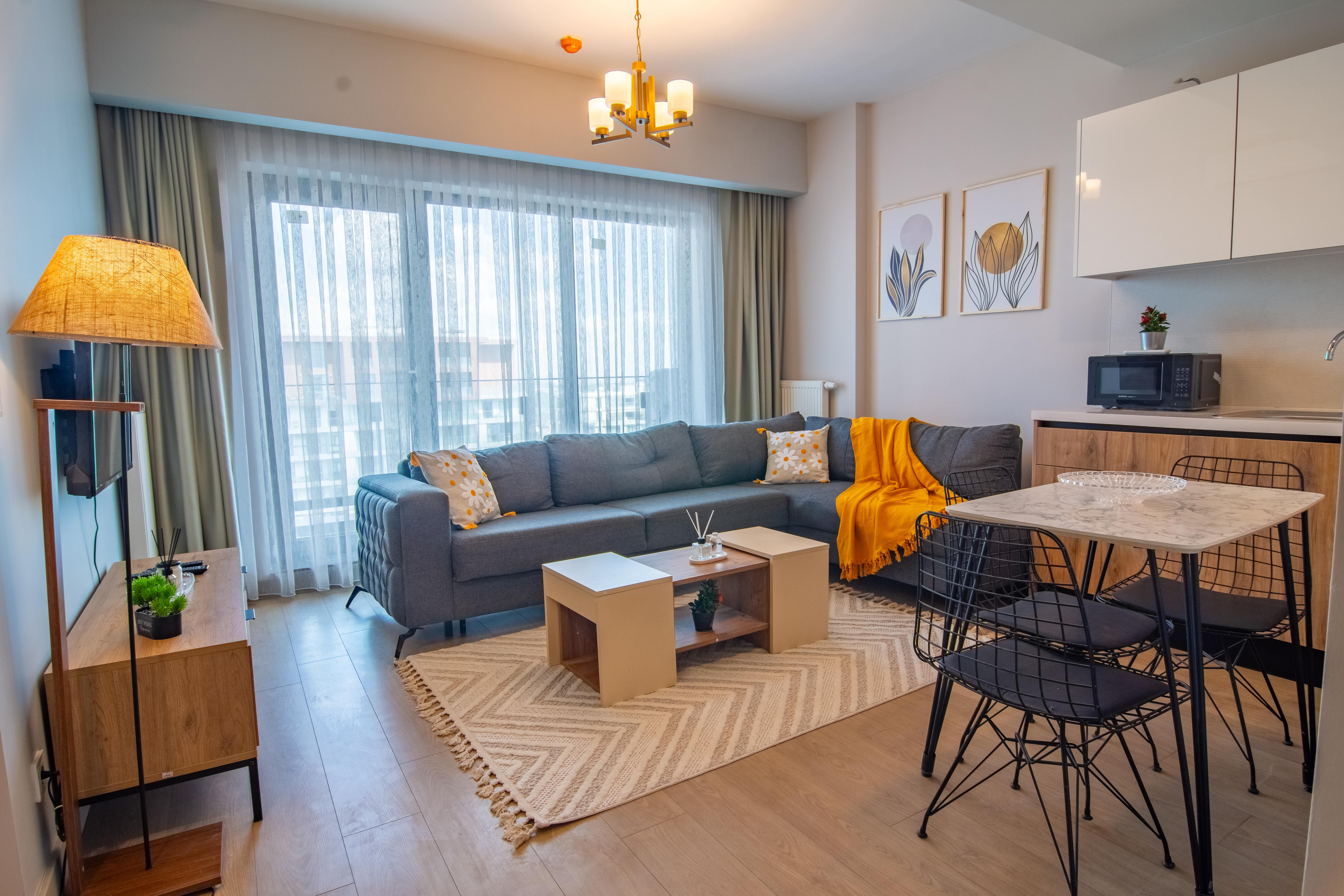 Cozy Retreat: Modern 1BR Apt