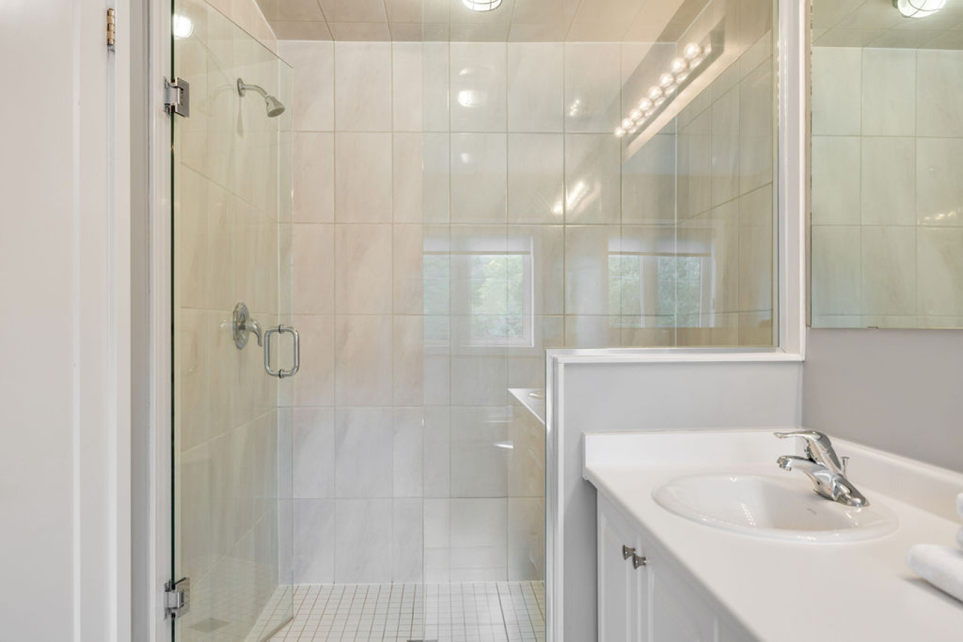 Crosswinds Haven: 3BDR Backing onto Blue Mountain