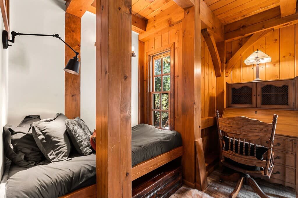 Cozy nook that can serve as a cozy twin bed!