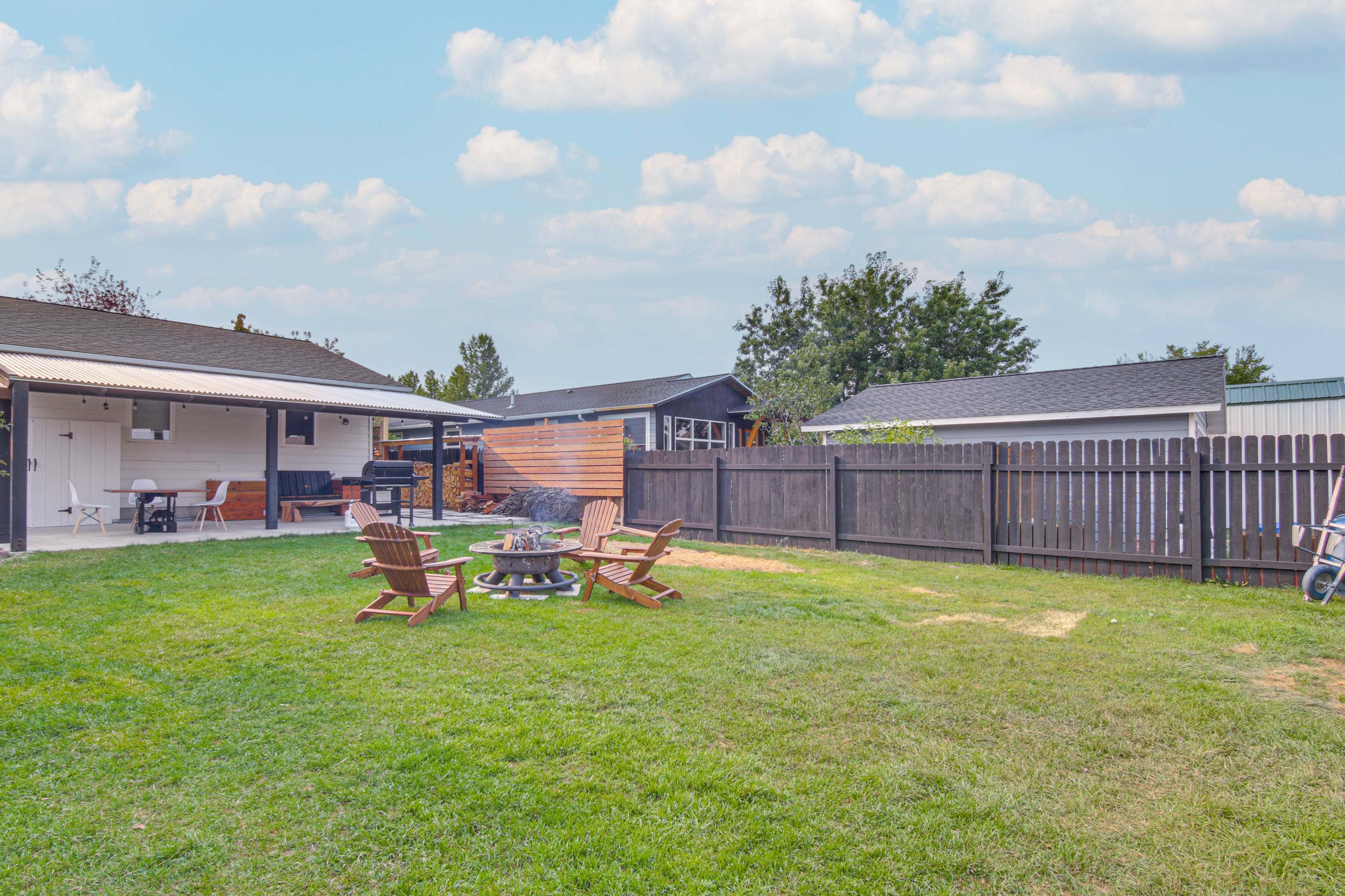 Sauna, Gas Grill & More! Belgrade Getaway