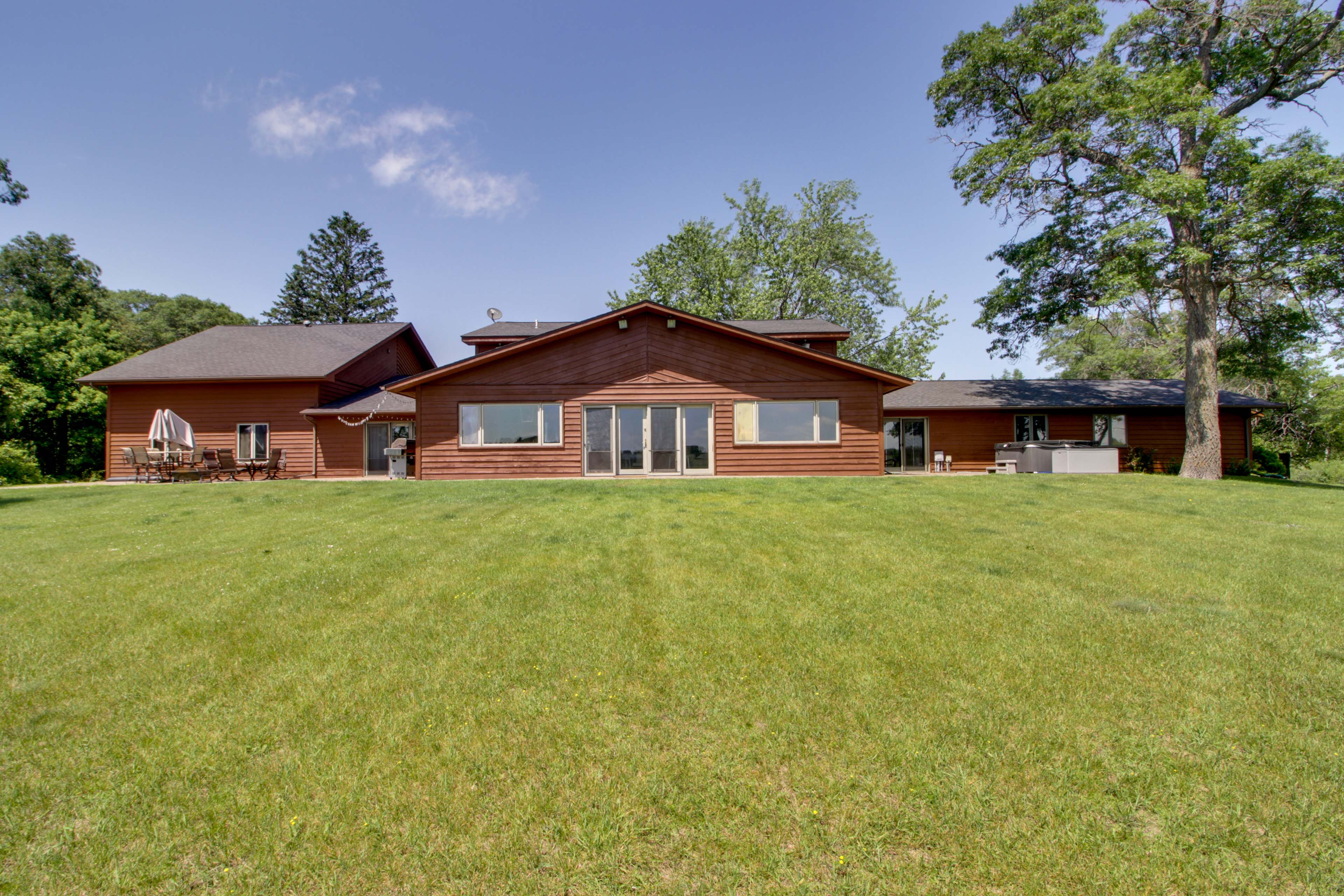 Lakefront Home on 17 Acres: 9 Mi to Dtwn Brainerd!