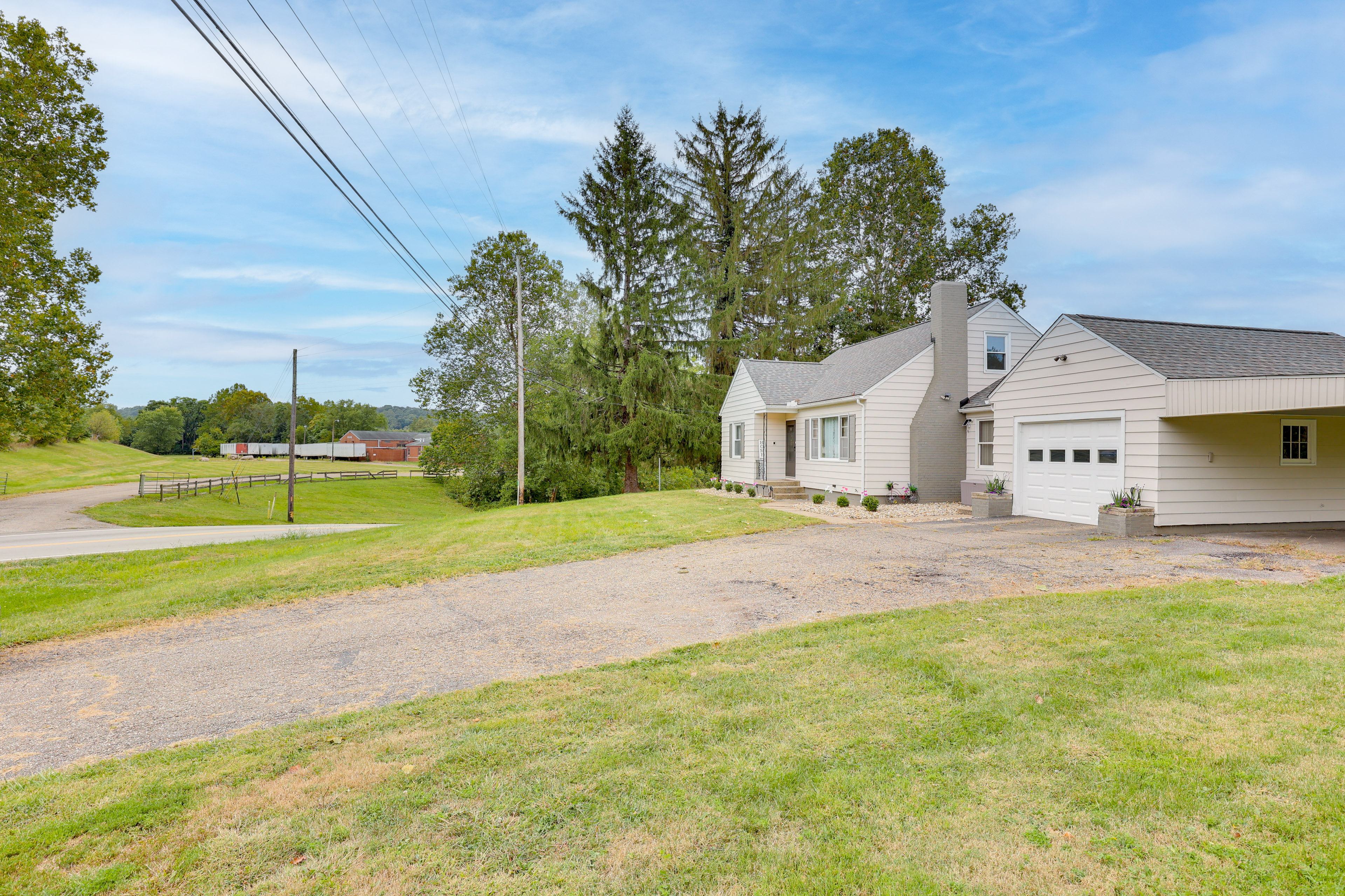 4 Mi to Main Street! Family Getaway in Zanesville