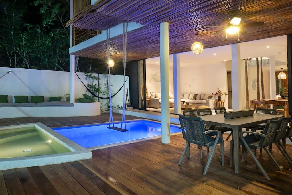 Fantastic lighting in the rear courtyard. The pool has its own lighting.