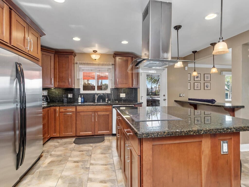 Side view of kitchen