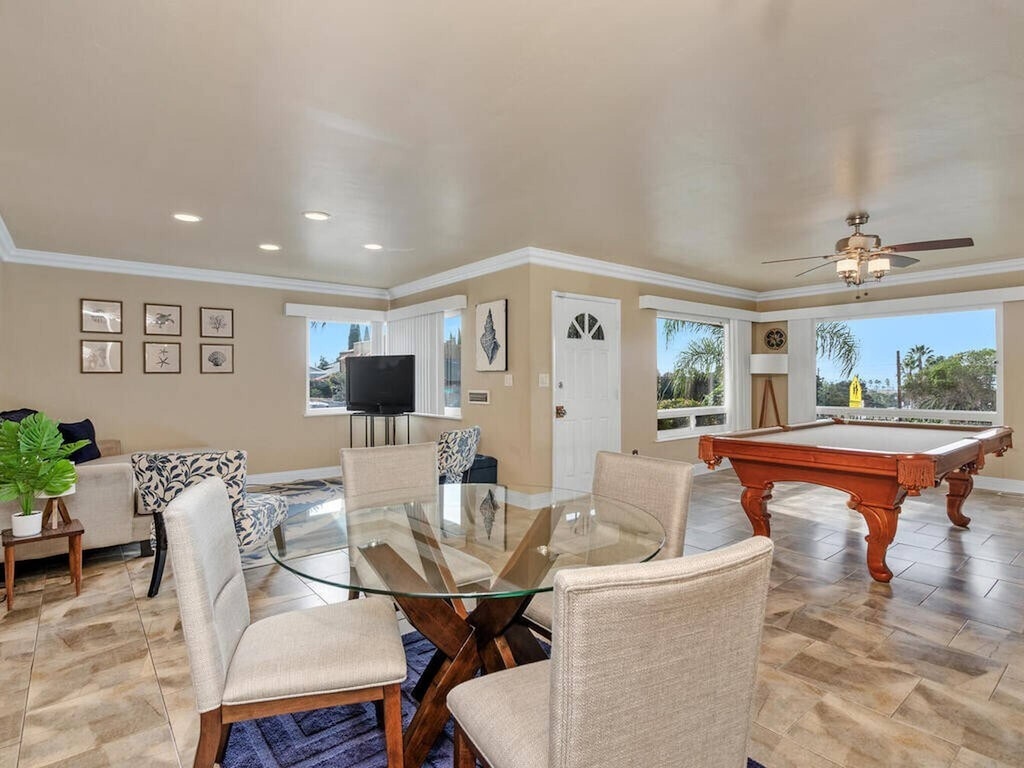 Quaint dining area seated for 4