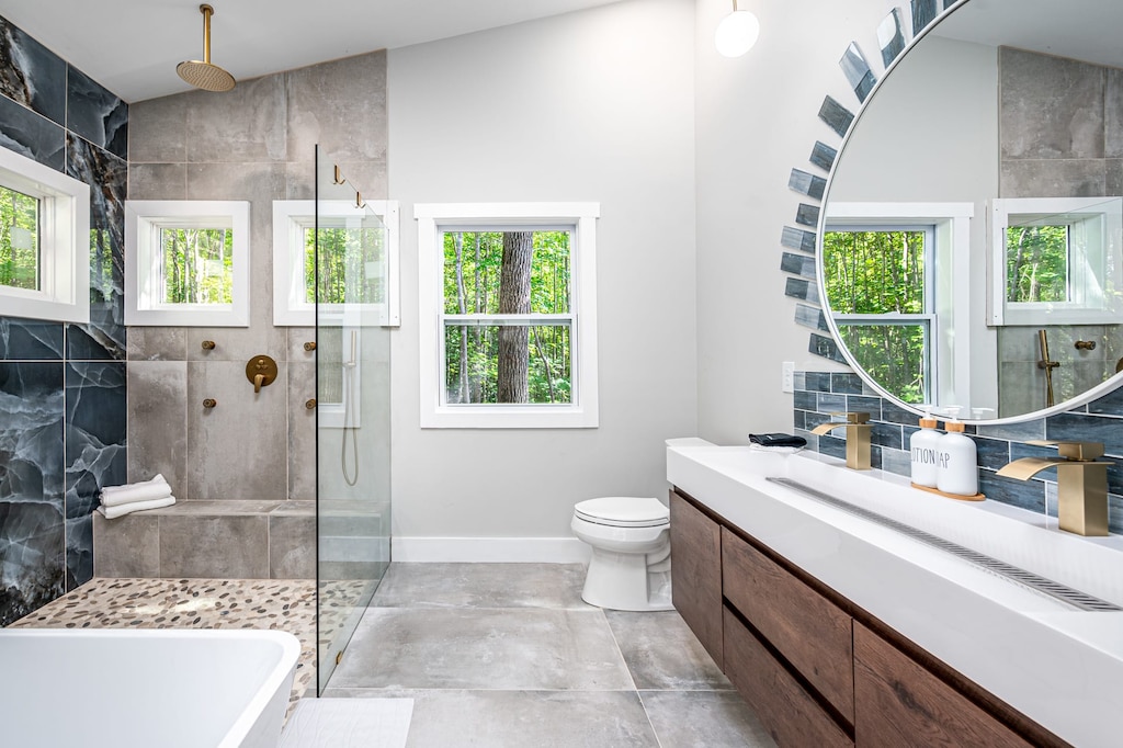 Luxury Bathroom with Soaking tub