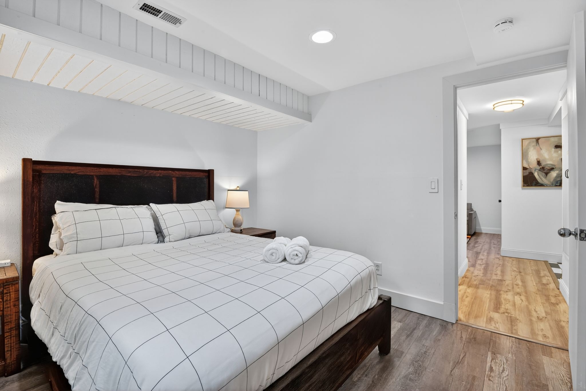 Tranquil 4BR Escape Deck, Huge Yard & Nature