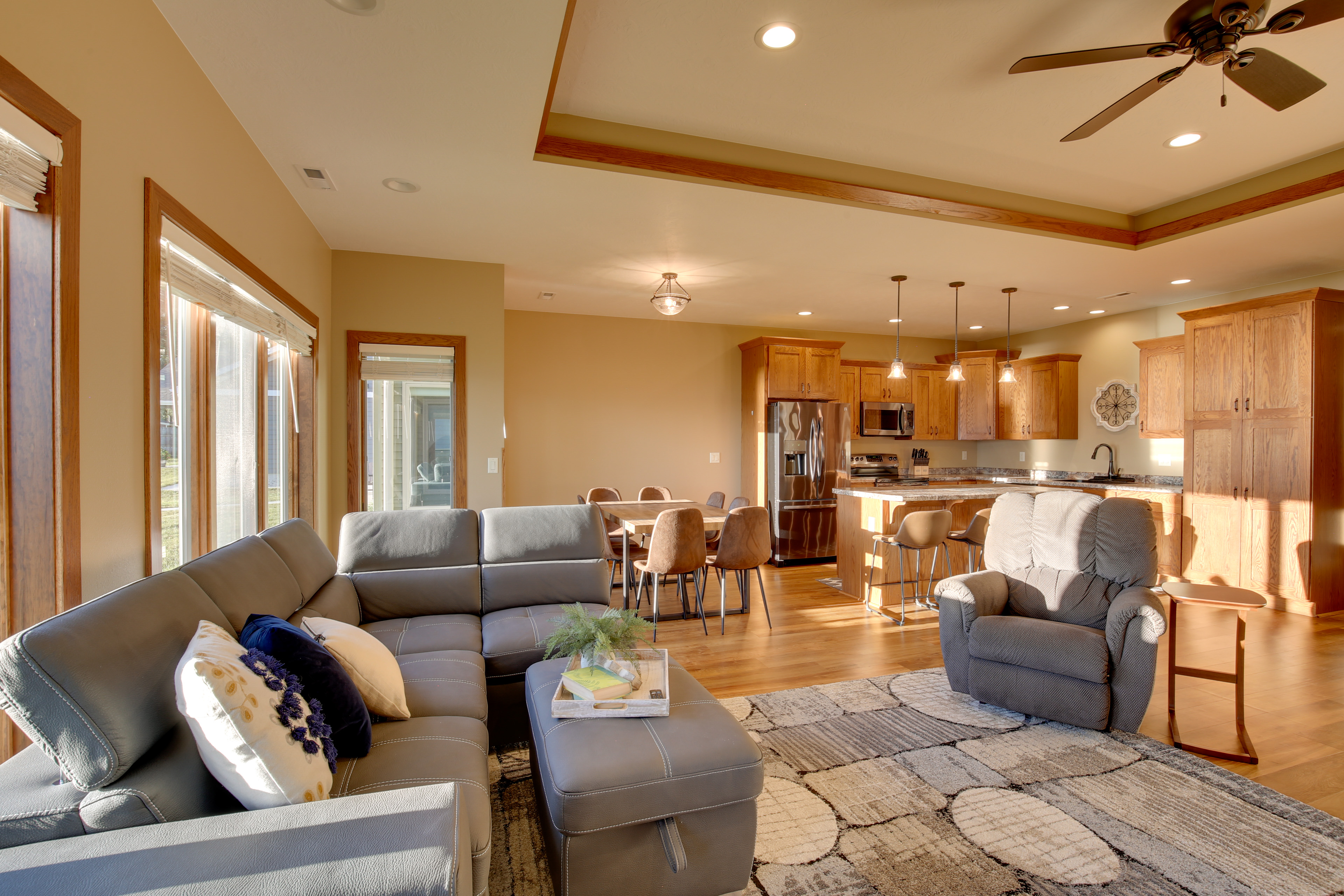 Game Room + Views: Family Retreat on Silver Lake