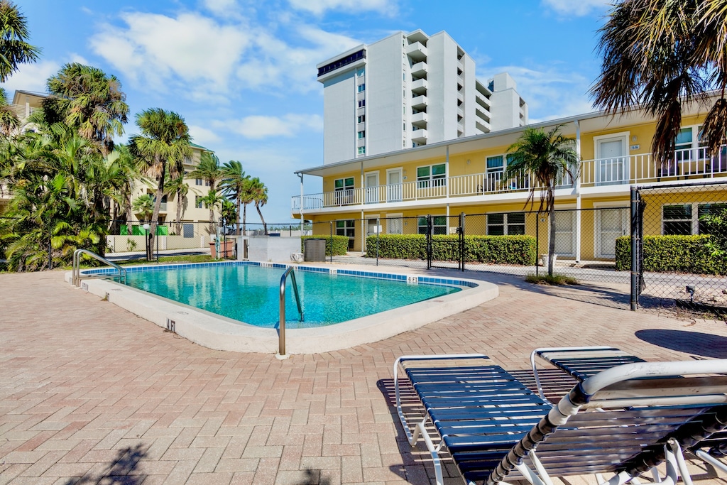 Shared Pool and Loungers