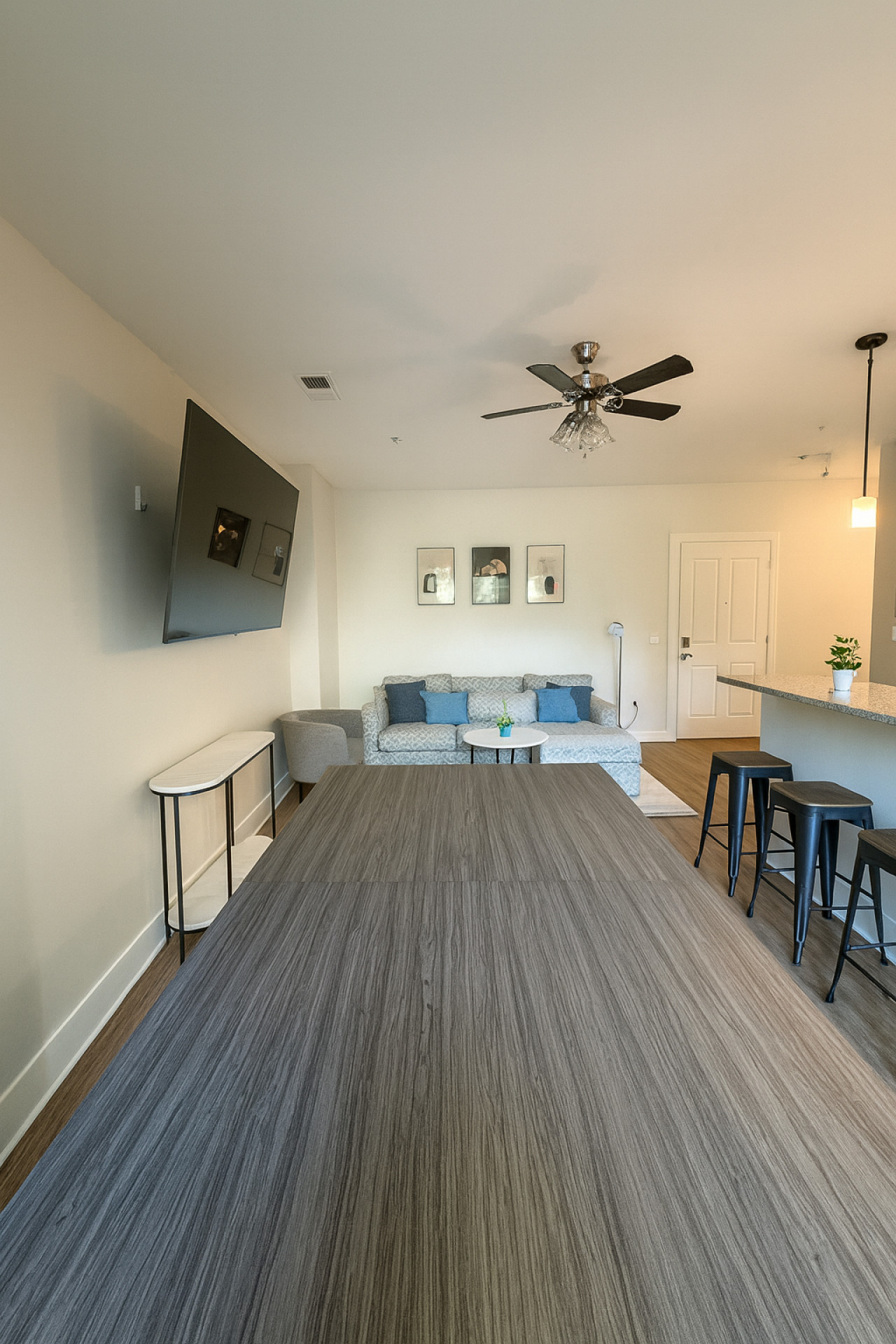 Family & Group Retreat|3 Queens Beds + Pool Table