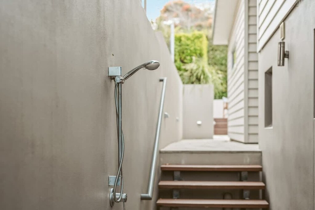 Outdoor Shower - Side Access