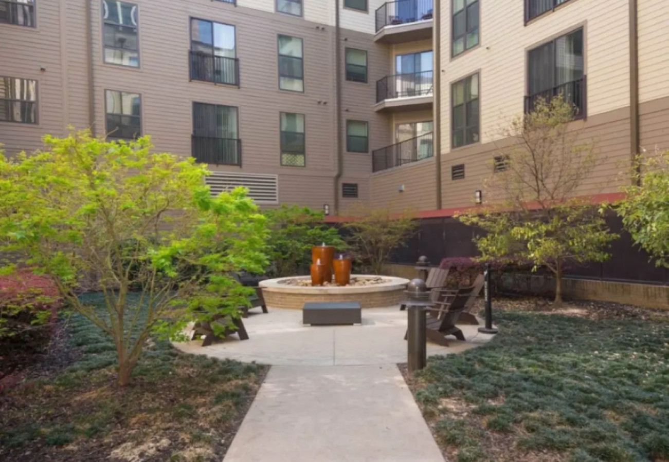 Comfy 2BR in Mid-Rise | Perfect for Groups